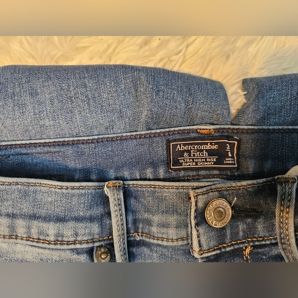 Abercrombie & Fitch High Rise Super Skinny - Picture 4 of 5